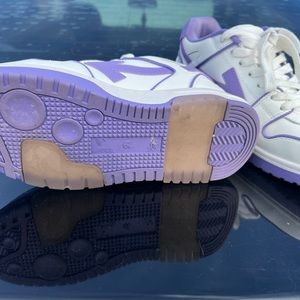 Size - IT39  white and purple. Only wore once like new no box no soles
